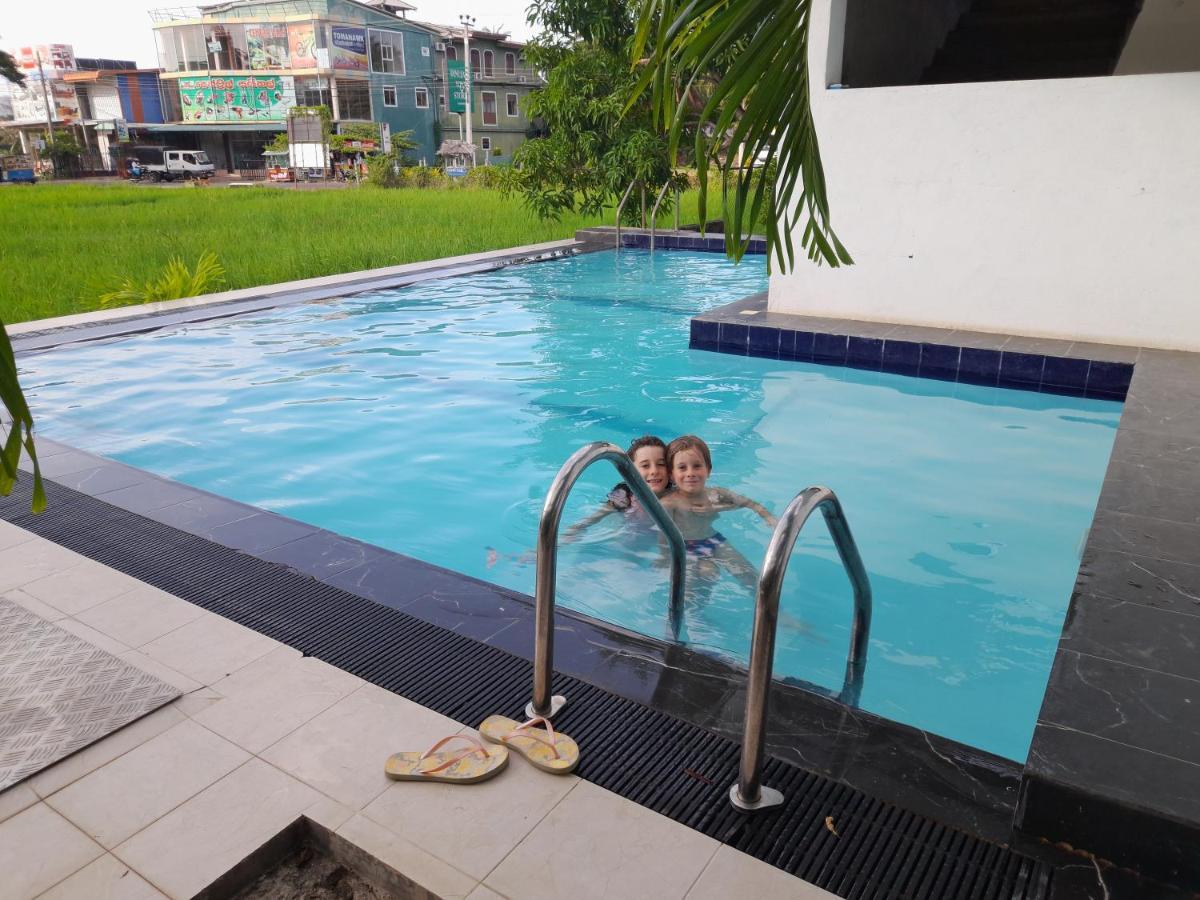 Traveller'S Home Hotel ทิซซามาฮารามา ภายนอก รูปภาพ