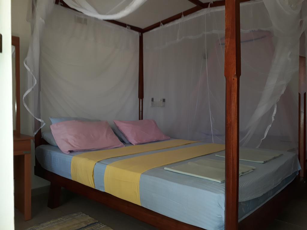 Traveller'S Home Hotel ทิซซามาฮารามา ภายนอก รูปภาพ