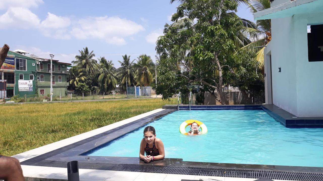 Traveller'S Home Hotel ทิซซามาฮารามา ภายนอก รูปภาพ